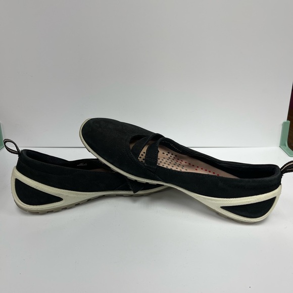 Ecco Black and Cream Flats - Picture 1 of 2